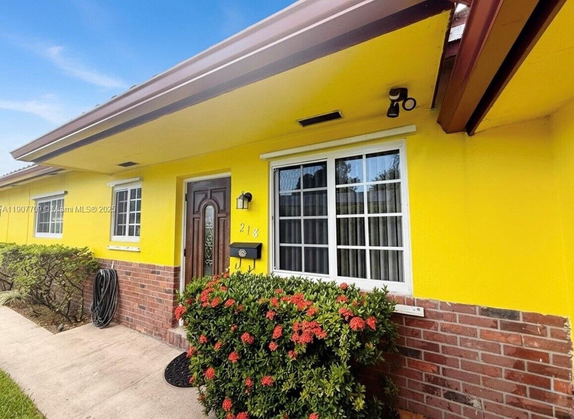 Foto principal - 216 SW 10th St