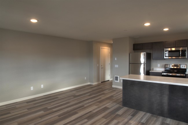 Building Photo - 830 Crestmont Way