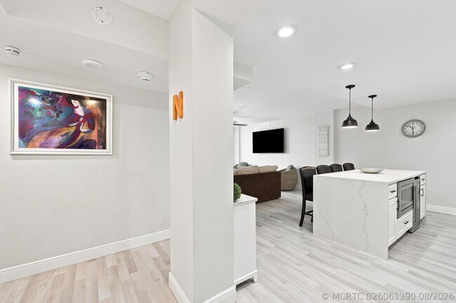 Building Photo - 2121 N Ocean Blvd