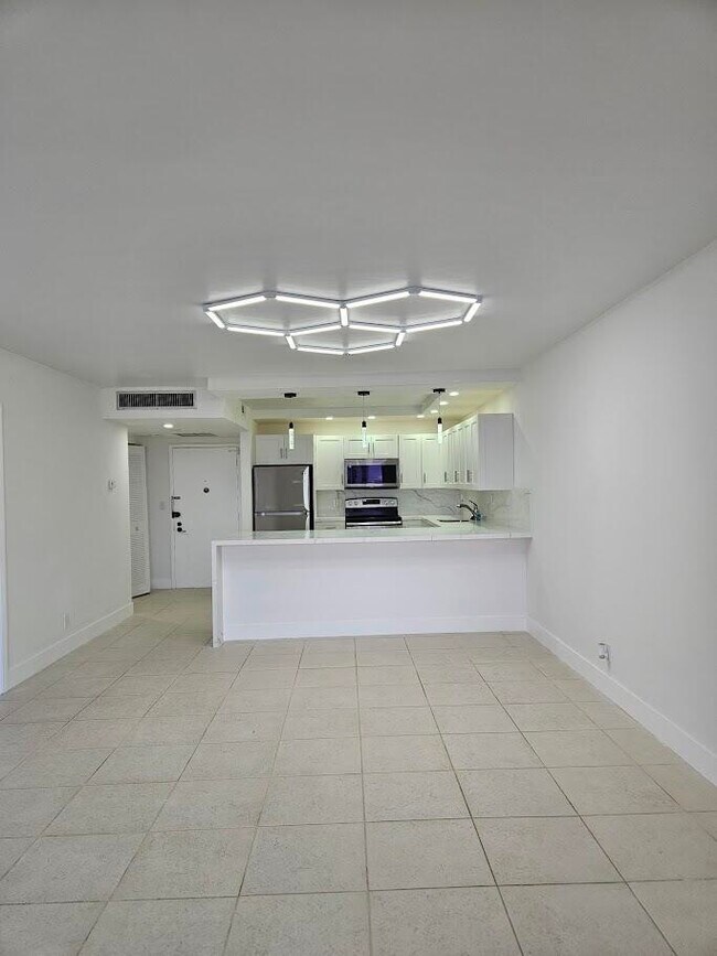 Foto del edificio - 600 Three Islands Boulevard