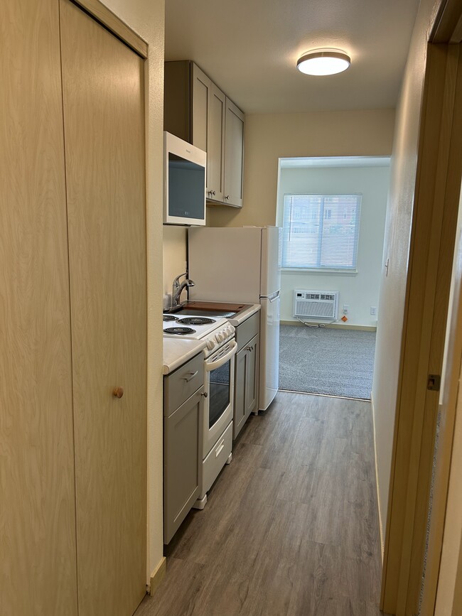 1417-3 Kitchen - Paramount Grafton Apartments