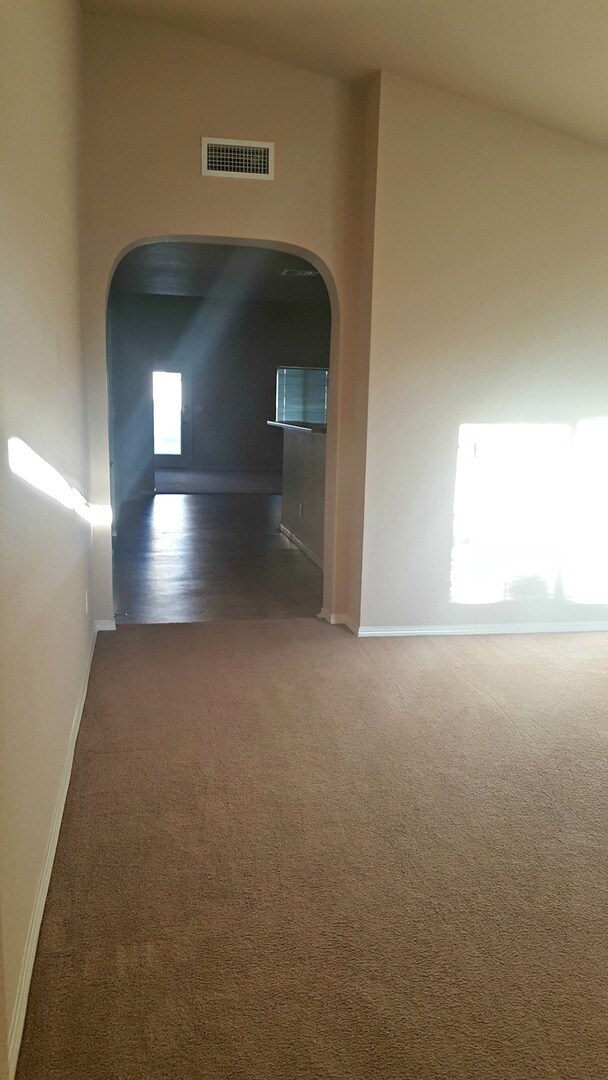 Building Photo - Ready to View!!