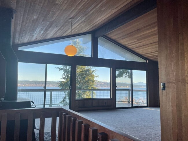 Building Photo - Comfortable View Home in Greenbank!