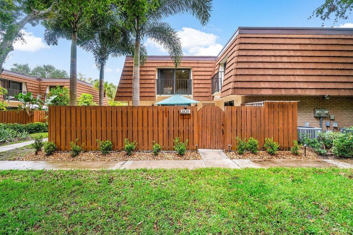 Primary Photo - 2428 24th Ct