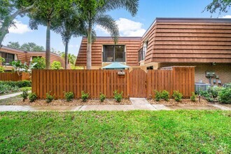 Building Photo - 2428 24th Ct