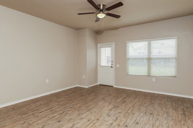 Building Photo - 5930 Bridle Bnd