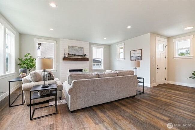 Building Photo - 5943 Ranch Lp