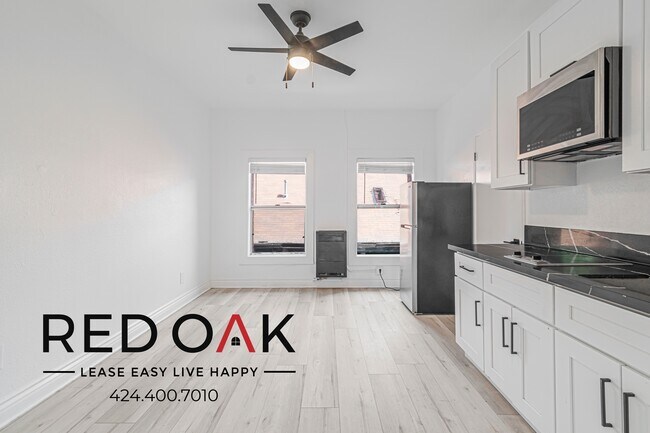 Foto del edificio - 744 Beacon Ave