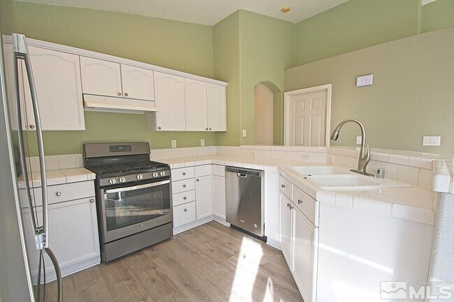 Building Photo - 145 Sageglen Dr