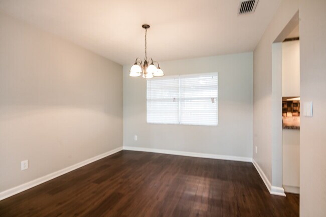 Foto del edificio - 2261 SE 28th St