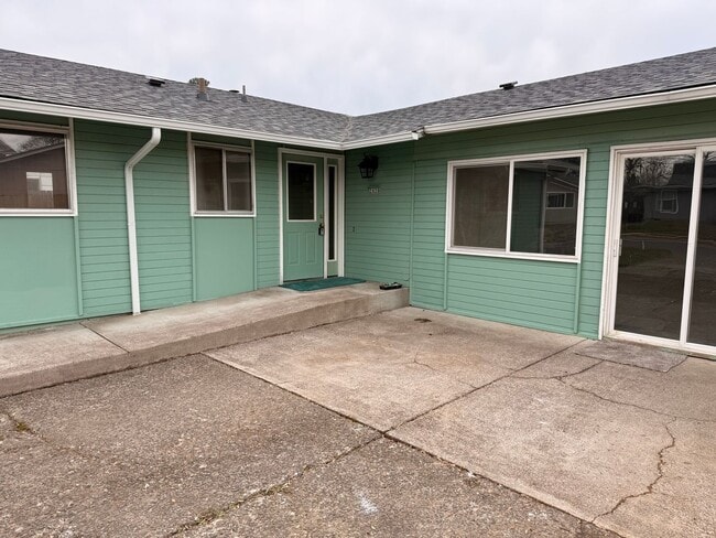 Building Photo - COMING SOON! 3 bedroom, 1.5 bath house in Eugene!