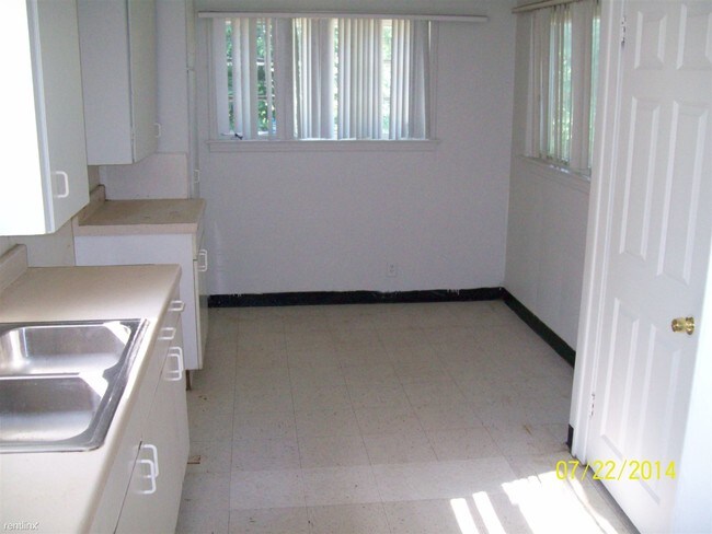 Building Photo - 2 br, 1 bath House - 2425 Mallery St
