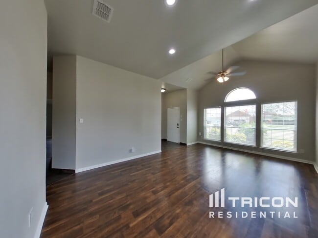 Building Photo - 912 Nancy Dr