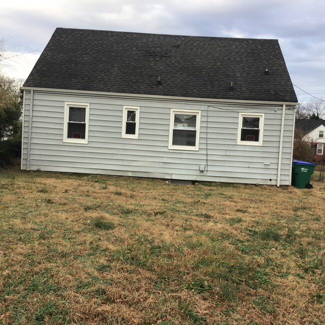 Building Photo - 206 Mardick Rd
