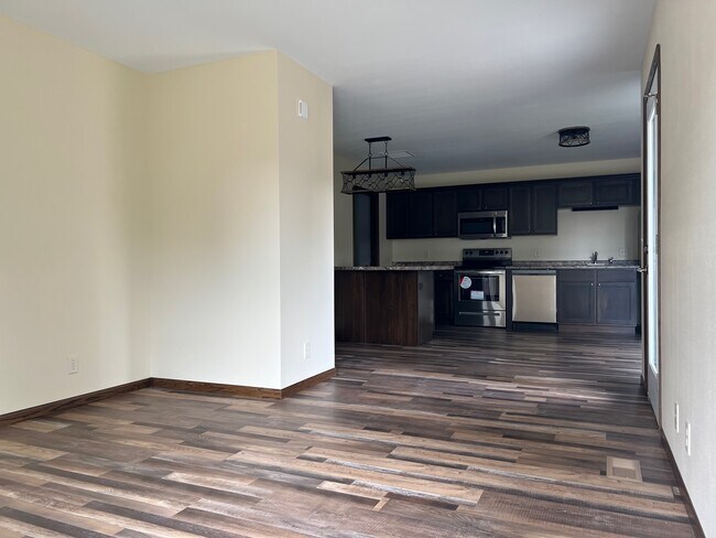 Building Photo - 418 Belisle St