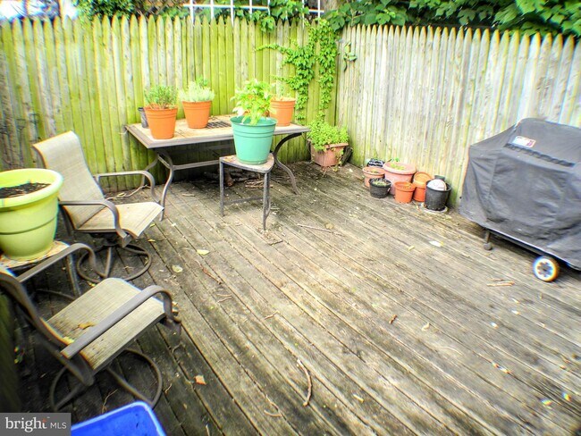 Foto del edificio - 2042 Montrose St