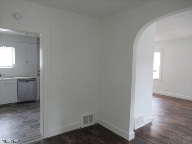 Foto del edificio - 3443 W 120th St