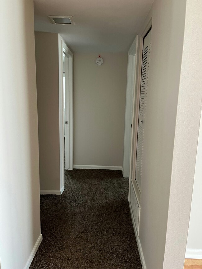 Building Photo - 201 Provincial Ct