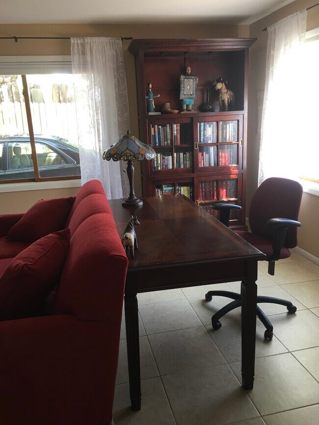 Foto del edificio - 2308 Cedros Cir
