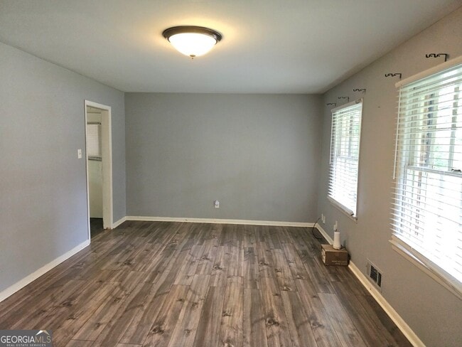 Building Photo - 5690 Deerfield Ct