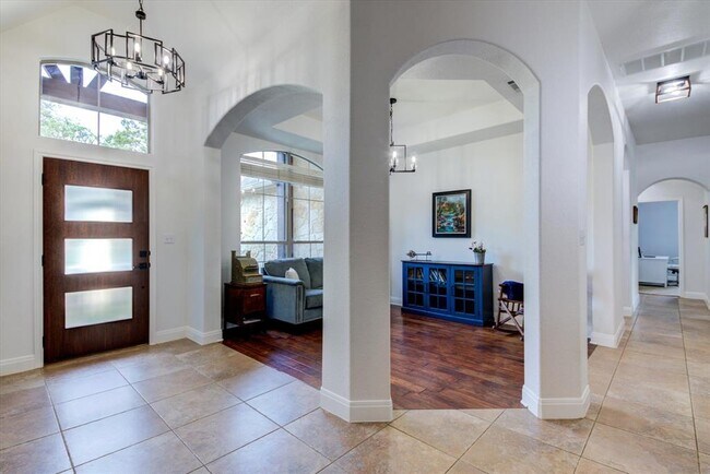 Building Photo - 208 Quarry Lake Estates Dr