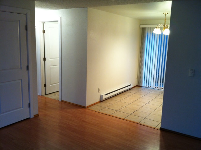 Building Photo - 736 22nd St NE