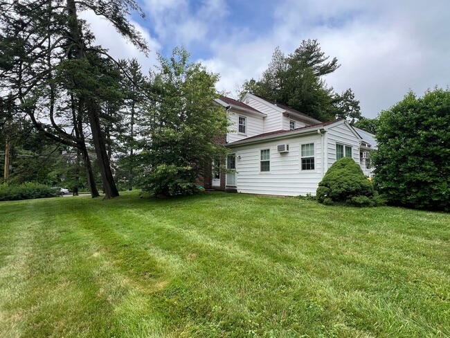 Building Photo - Stunning 4-Bedroom Single Family Home in P...