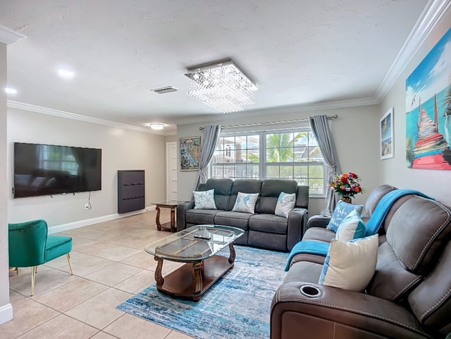 Building Photo - 2424 Whippoorwill Cir