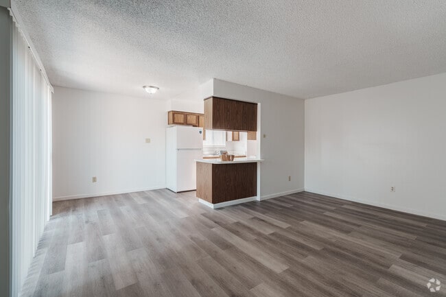 1BR, 1BA - 580SF - Living Room - Park Villa Apartments