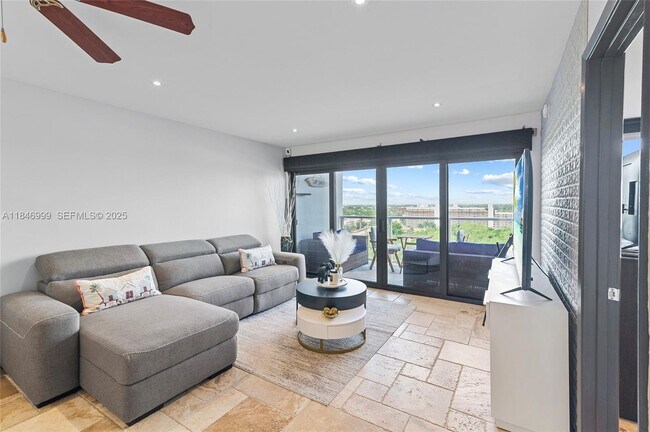 Foto del edificio - 1401 N Riverside Dr