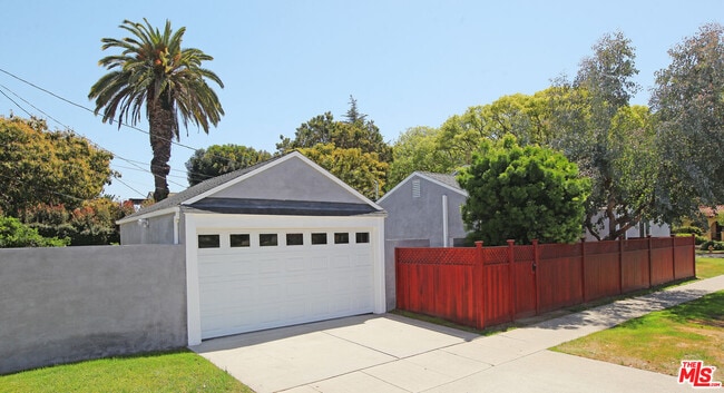 Building Photo - 2000 Glendon Ave