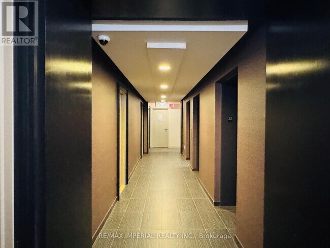 Photo du bâtiment - 70 Town Centre Court