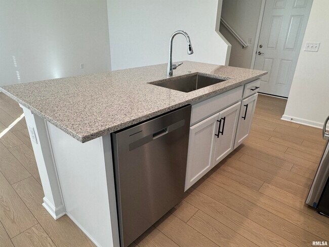 Foto del edificio - 5894 Butterfield Ct