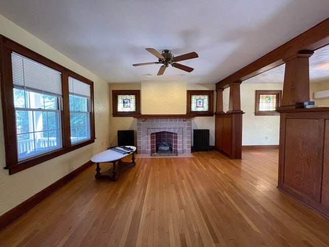 Building Photo - Spacious 3 Bedroom Single Family Home with...