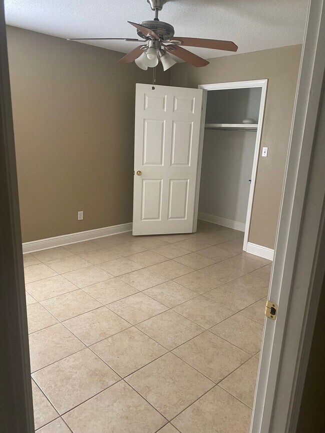 Foto del edificio - 2 bedroom 2bath Duplex