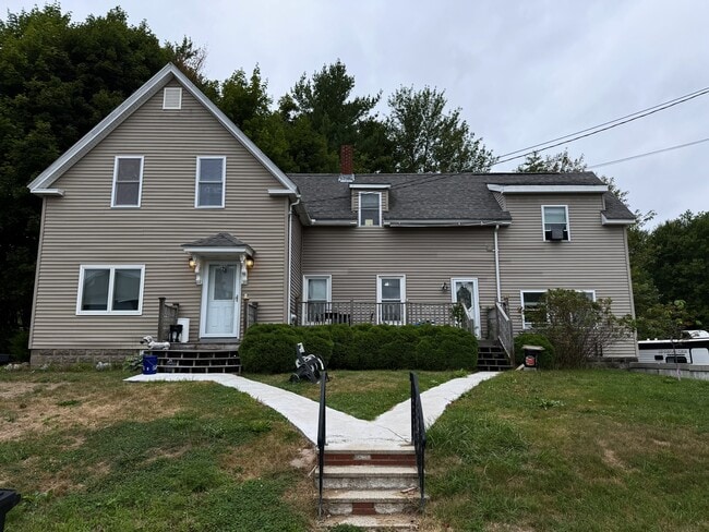 Building Photo - 659 Pleasant St