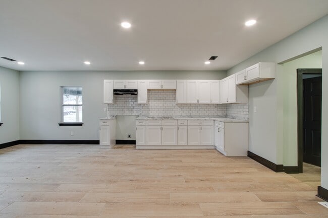 Building Photo - 1669 Baine Ave