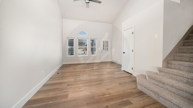 Building Photo - Updated Two story Home in the Sundown Neig...