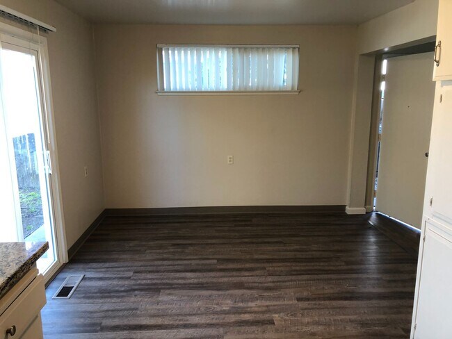 Foto del edificio - REMODELED 2 BED DUPLEX IN SACRAMENTO!!