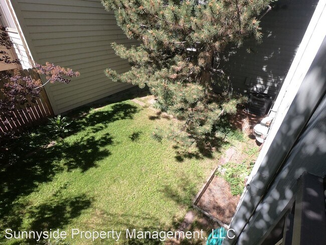 Building Photo - 3 br, 3 bath House - 122 Genesee Court