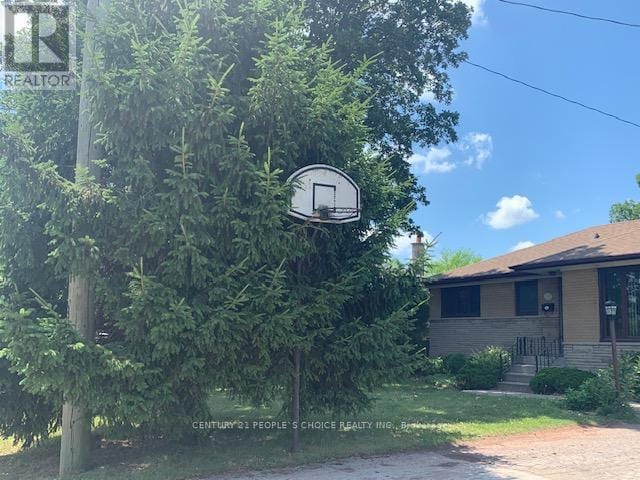 Building Photo - 1393 Selkirk Ave