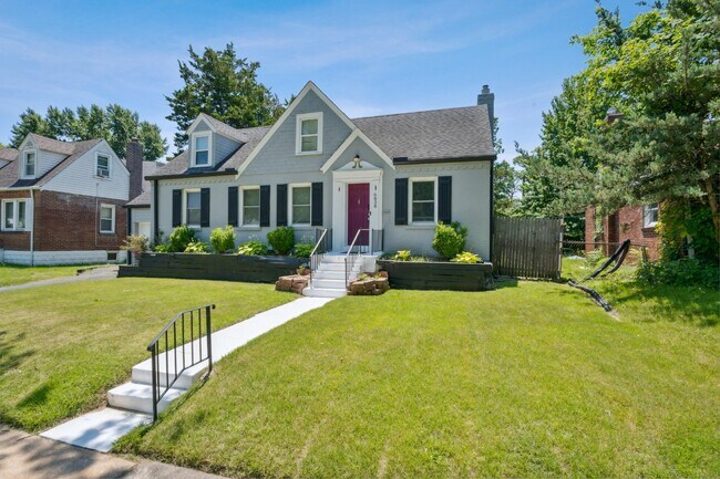 Building Photo - 6838 Raymond Ave