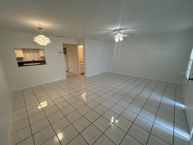 Building Photo - 106 S Primrose Dr