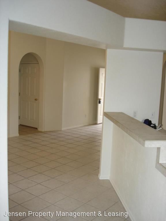 Building Photo - 5 br, 2 bath House - 2132 East 550 North