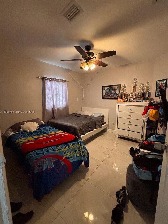 Foto del edificio - 1361 NW 28th St