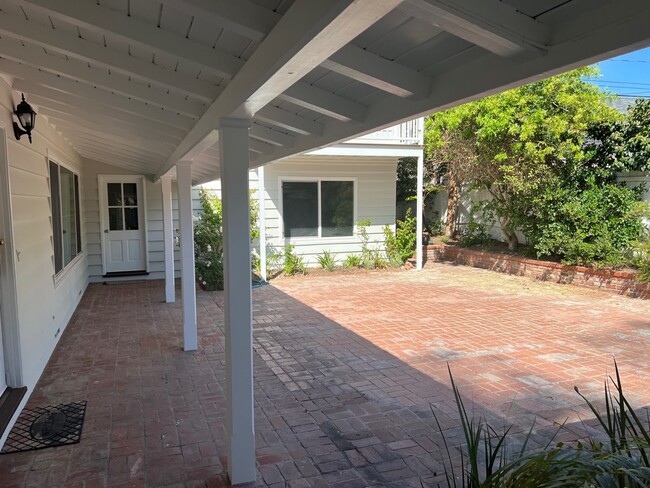 Building Photo - 3209 Palos Verdes Dr N