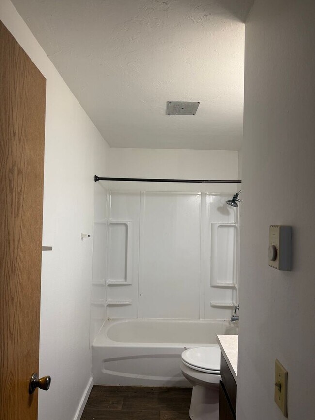 Foto del edificio - 5040 E St