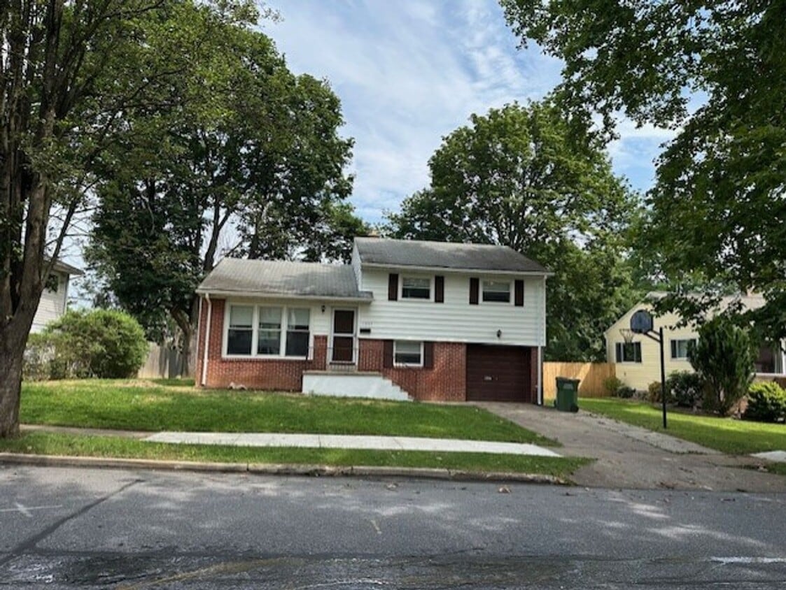 Primary Photo - 1037 Swarthmore Rd