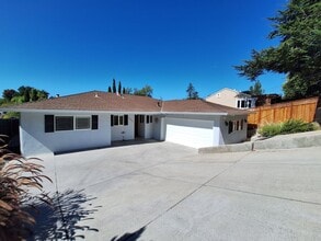 Building Photo - 10501 Observatory Dr