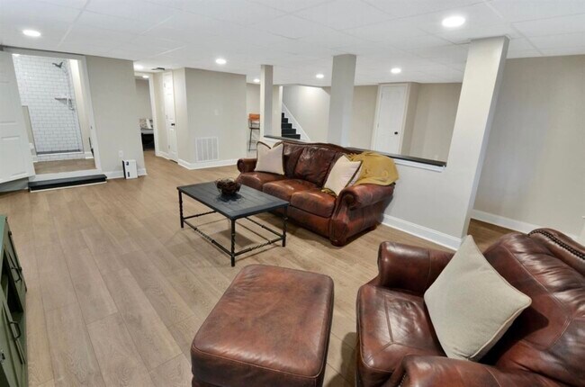 Building Photo - 73 Willow Tree Cir